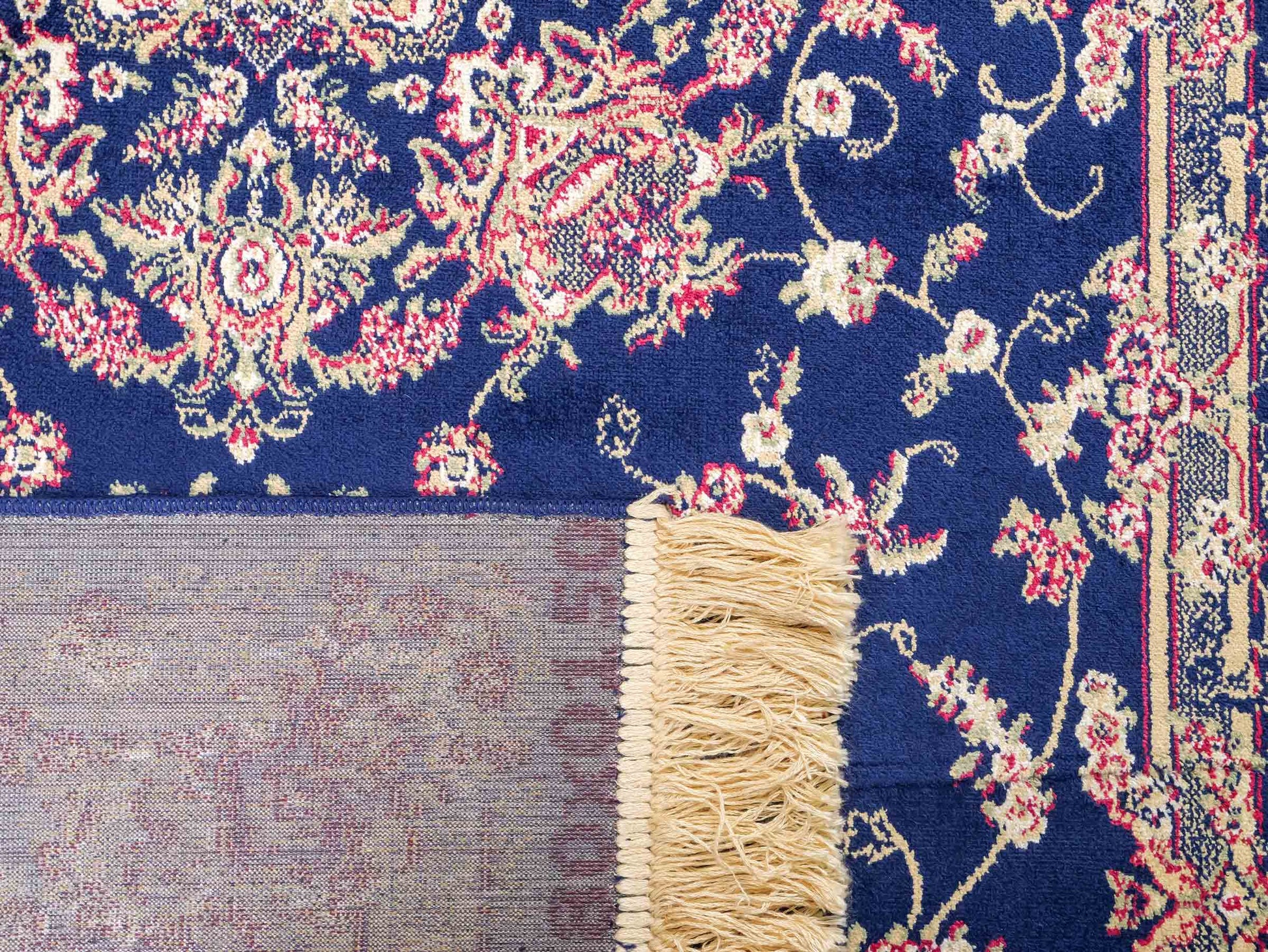 Belgischer, maschinell gefertigter Orientteppich aus Kunstseide, blau. 154x79 cm. Verkauf durch Jupiter Intl.