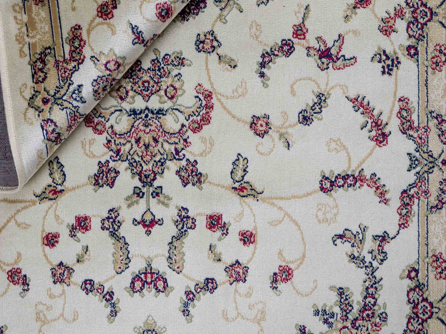 Belgischer, maschinell gefertigter Orientteppich aus Kunstseide, weiß, creme. 155x79 cm. Verkauf durch Jupiter Intl.