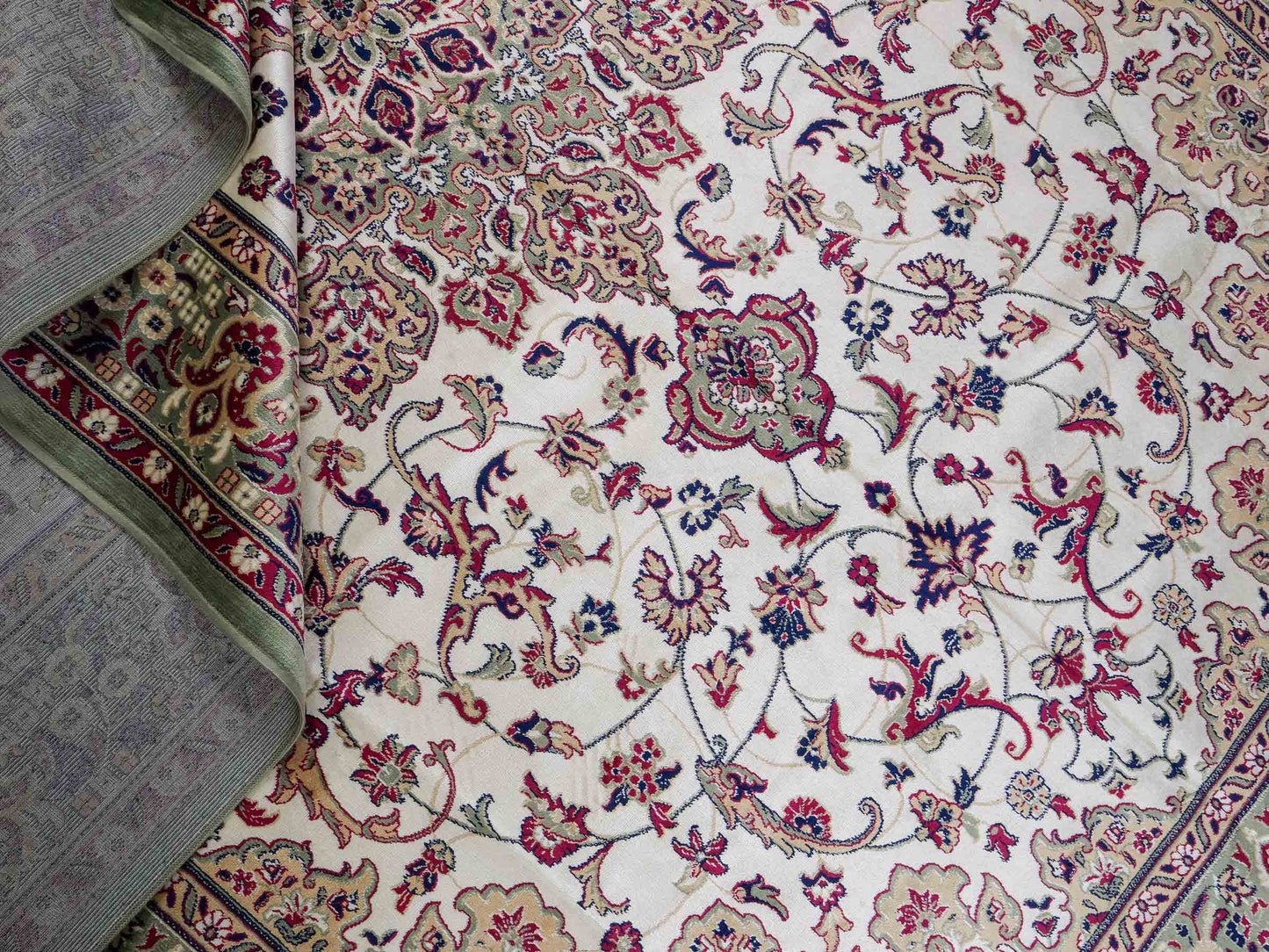 Belgischer, maschinell gefertigter Design Orientteppich aus Kunstseide, grün, creme. 275x185 cm. Verkauf durch Jupiter Intl.