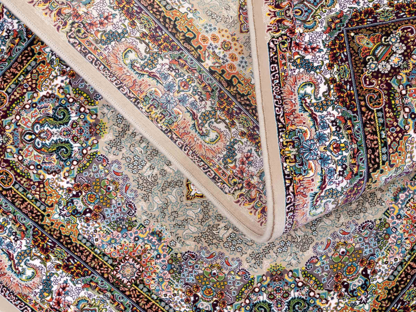 Extrem feiner, maschinell gefertigter Perserteppich, beige, grün, creme. 154x99 cm. Verkauf durch Jupiter Intl.