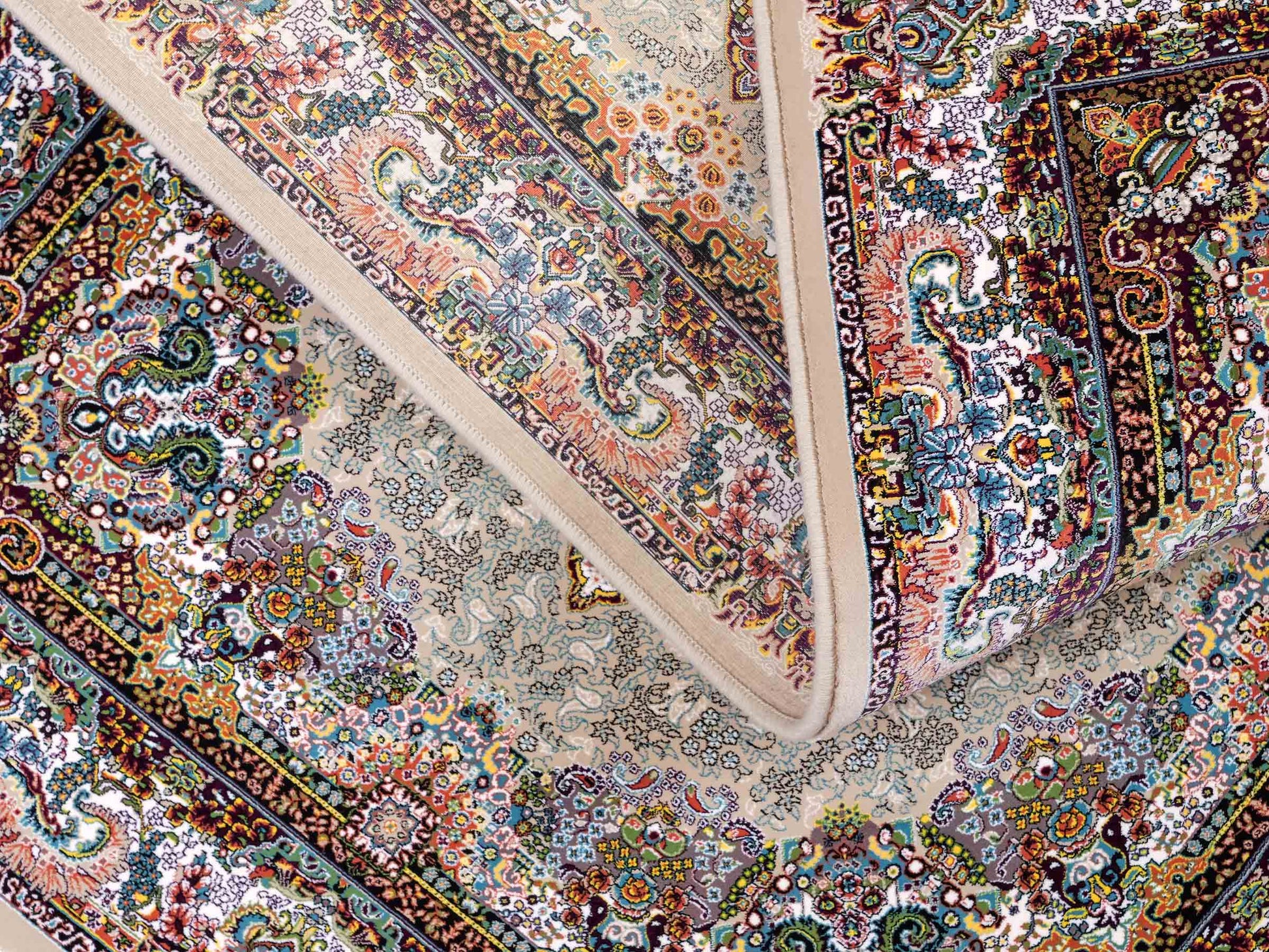 Extrem feiner, maschinell gefertigter Perserteppich, beige, grün, creme. 154x99 cm. Verkauf durch Jupiter Intl.