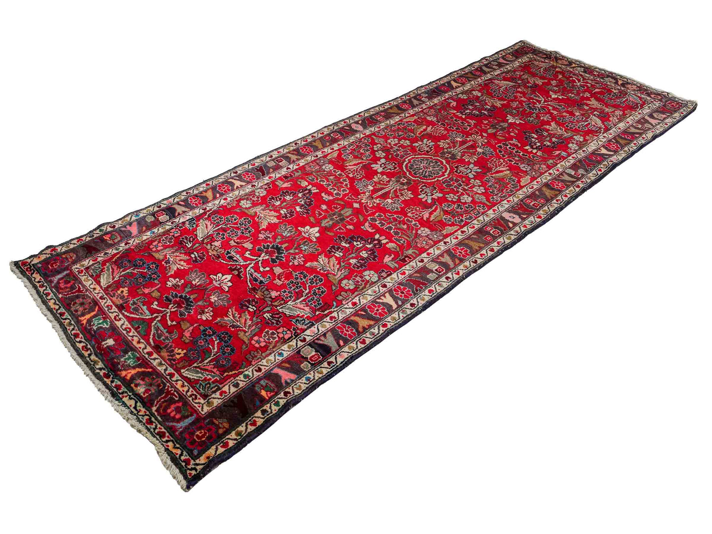 Feiner, handgeknüpfter, persischer Hamedan Dorfteppich aus Wolle von Khademi. Farbe: Rot. 305 x 108 cm. Vertrieb durch JUPITER Intl.