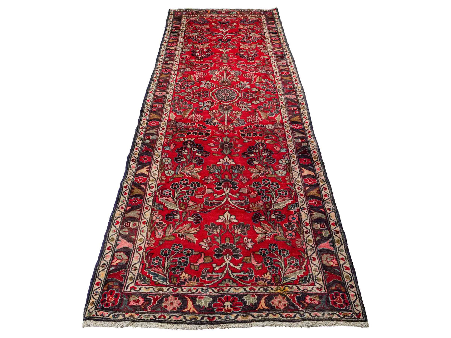 Feiner, handgeknüpfter, persischer Hamedan Dorfteppich aus Wolle von Khademi. Farbe: Rot. 305 x 108 cm. Vertrieb durch JUPITER Intl.