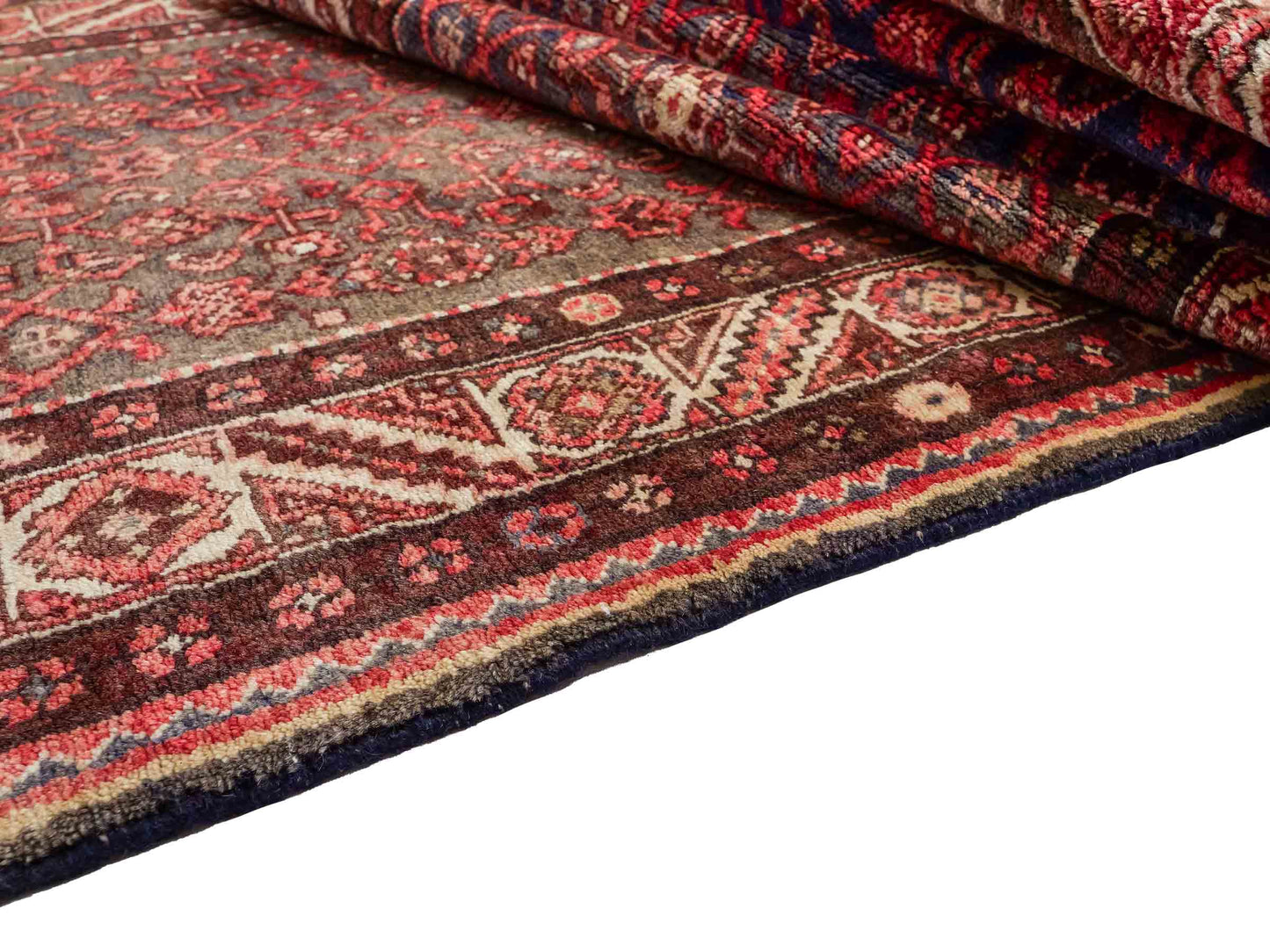 Feiner, handgeknüpfter, persischer Hamedan Dorfteppich aus Wolle von Khademi. Farbe: Rot. 440 x 114 cm. Vertrieb durch JUPITER Intl.