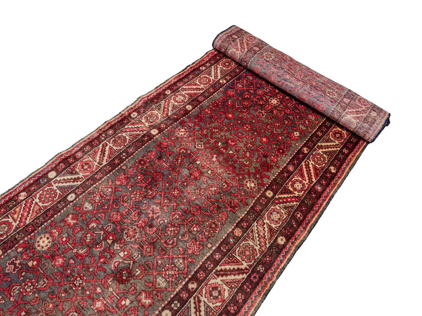 Feiner, handgeknüpfter, persischer Hamedan Dorfteppich aus Wolle von Khademi. Farbe: Rot. 440 x 114 cm. Vertrieb durch JUPITER Intl.