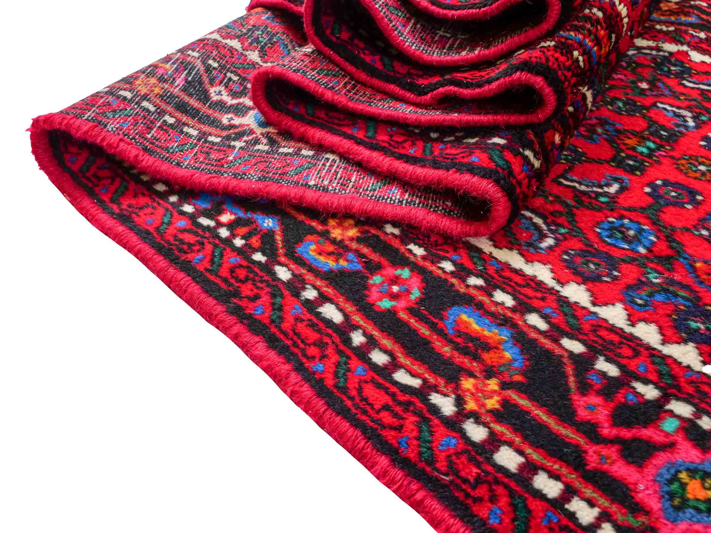 Feiner, handgeknüpfter, persischer Hamedan Dorfteppich aus Wolle von Khademi. Farbe: Rot. 490 x 82 cm. Vertrieb durch JUPITER Intl.
