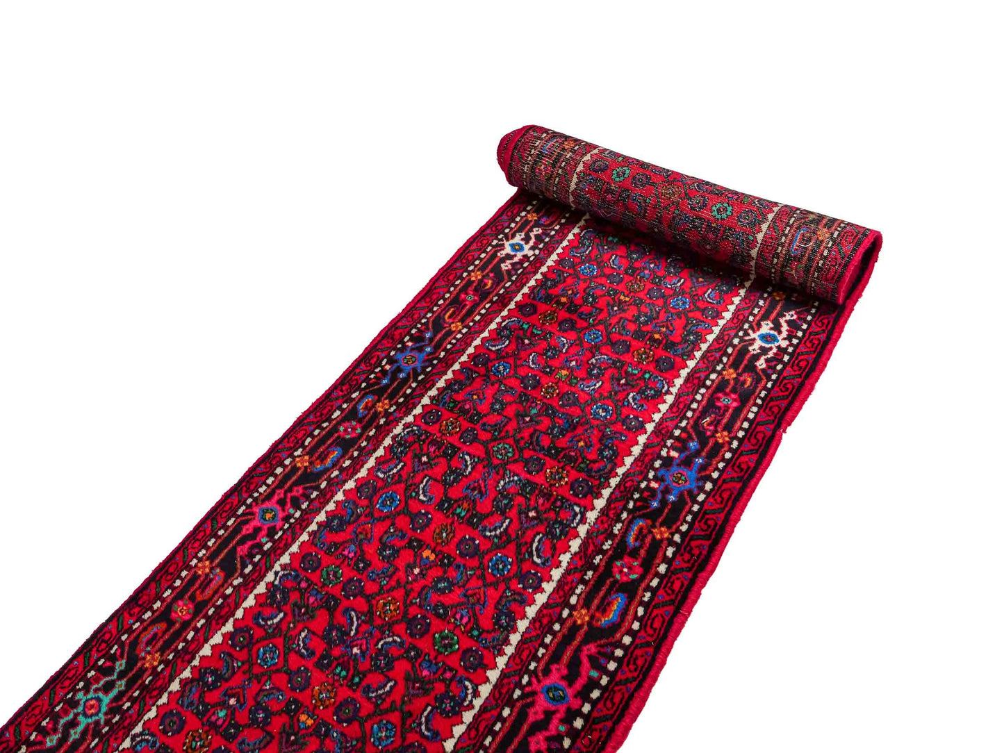 Feiner, handgeknüpfter, persischer Hamedan Dorfteppich aus Wolle von Khademi. Farbe: Rot. 490 x 82 cm. Vertrieb durch JUPITER Intl.