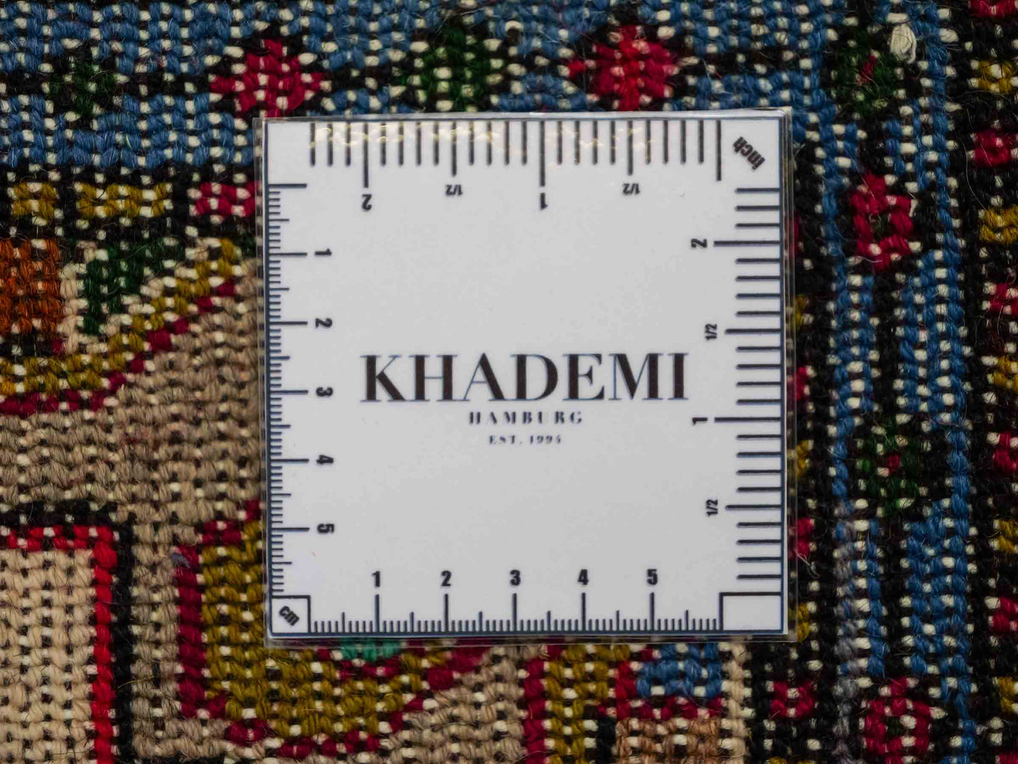Handgeknüpfter, persischer Hamedan Dorfteppich aus Wolle von Khademi. Größe: 70 x 47 cm. Farbe: Cremeweiß, blau. Verkauf durch JUPITER Intl.