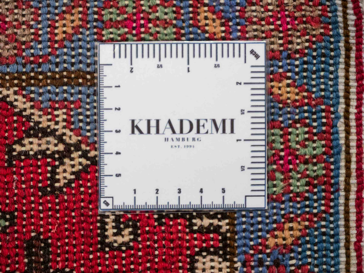 Handgeknüpfter, persischer Hamedan Dorfteppich aus Wolle von Khademi. Größe: 72 x 53 cm. Farbe: Rot. Verkauf durch JUPITER Intl.