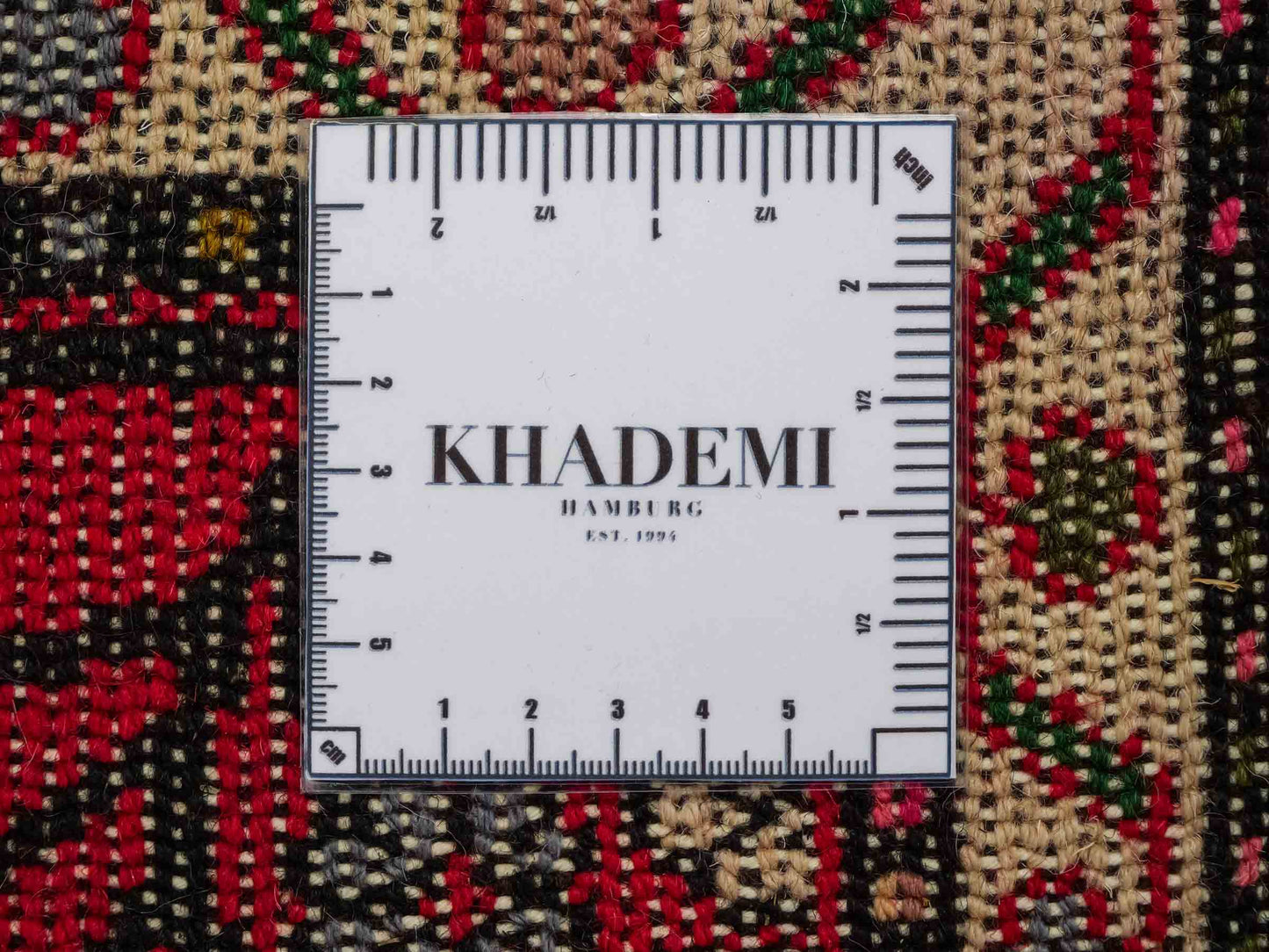 Handgeknüpfter, persischer Hamedan Dorfteppich aus Wolle von Khademi. Größe: 73 x 54 cm. Farbe: Rot. Verkauf durch JUPITER Intl.