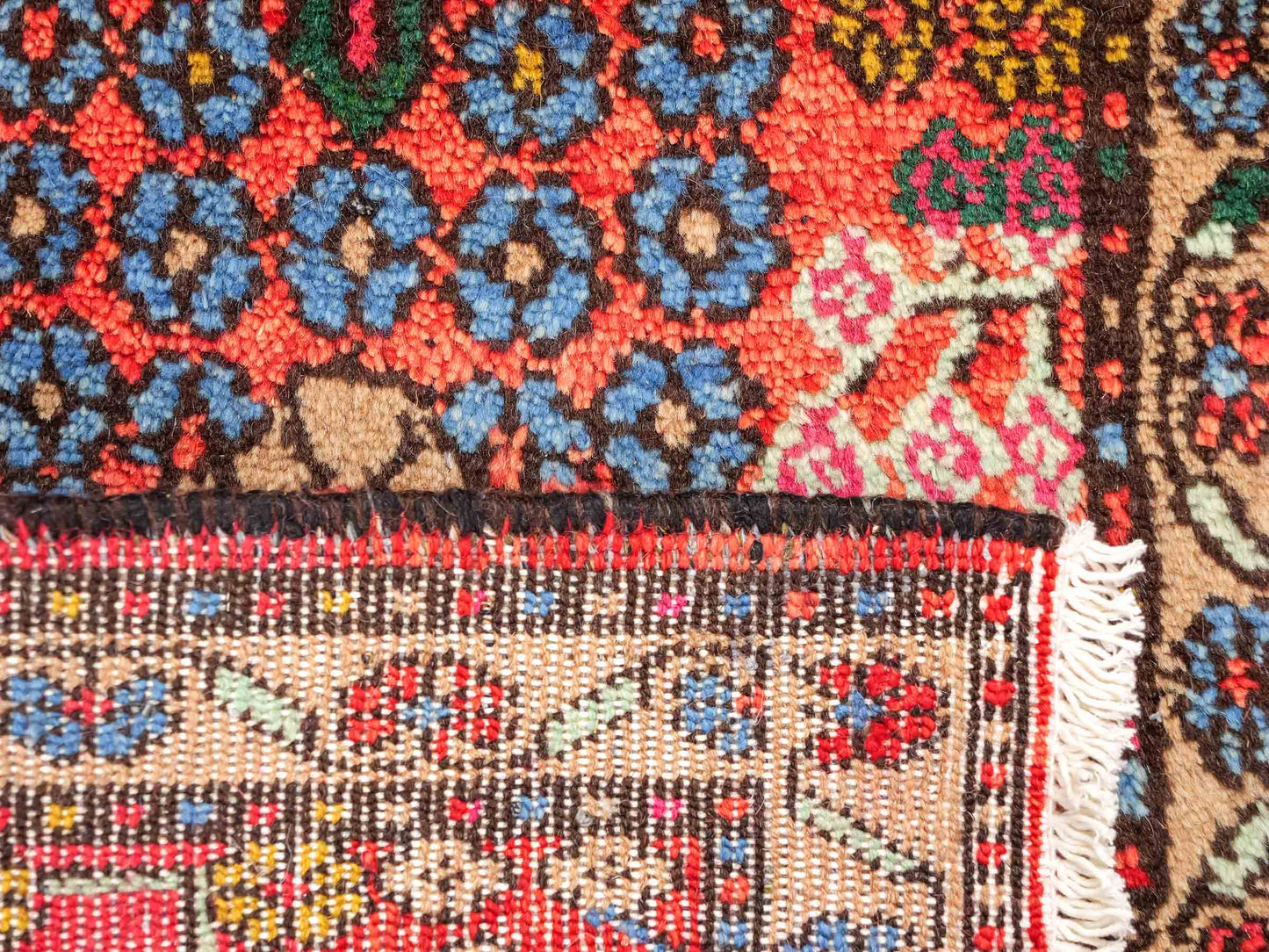 Handgeknüpfter, persischer Hamedan Dorfteppich aus Wolle von Khademi. Größe: 75 x 50 cm. Farbe: Rot. Verkauf durch JUPITER Intl.