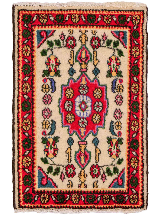 Handgeknüpfter, persischer Hamedan Dorfteppich aus Wolle von Khademi. Größe: 75 x 53 cm. Farbe: Cremeweiß, rot. Verkauf durch JUPITER Intl.
