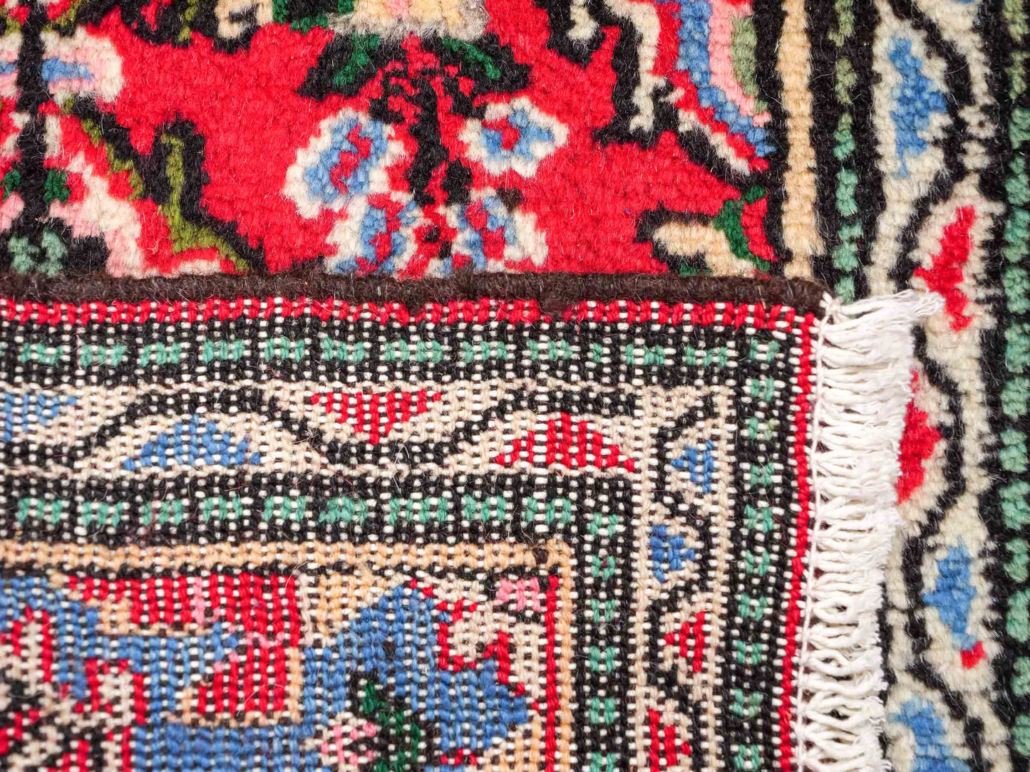 Handgeknüpfter, persischer Hamedan Dorfteppich aus Wolle von Khademi. Größe: 77 x 51 cm. Farbe: Rot. Verkauf durch JUPITER Intl.
