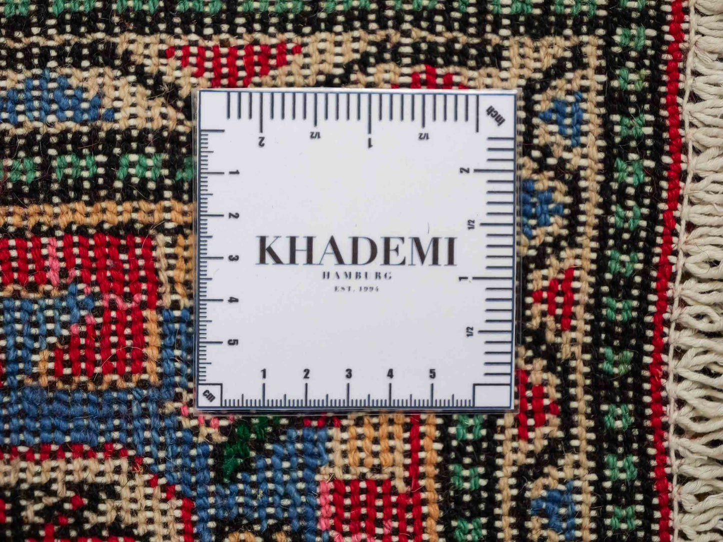 Handgeknüpfter, persischer Hamedan Dorfteppich aus Wolle von Khademi. Größe: 77 x 51 cm. Farbe: Rot. Verkauf durch JUPITER Intl.