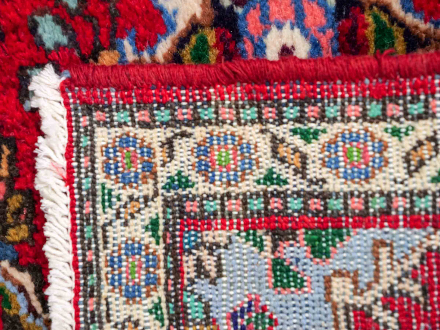Handgeknüpfter, persischer Hamedan Dorfteppich aus Wolle von Khademi. Größe: 78 x 51 cm. Farbe: Rot. Verkauf durch JUPITER Intl.
