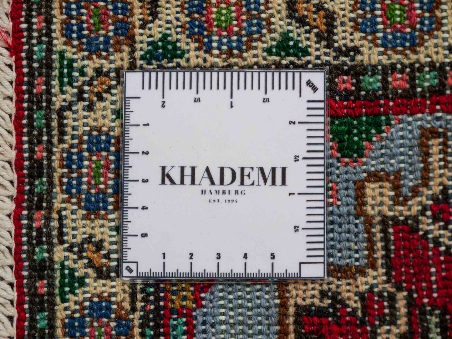 Handgeknüpfter, persischer Hamedan Dorfteppich aus Wolle von Khademi. Größe: 78 x 51 cm. Farbe: Rot. Verkauf durch JUPITER Intl.
