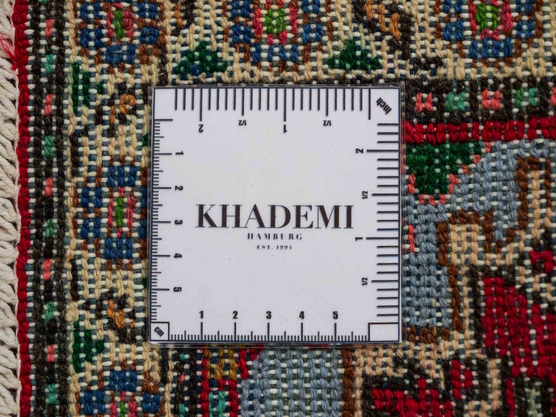 Handgeknüpfter, persischer Hamedan Dorfteppich aus Wolle von Khademi. Größe: 78 x 51 cm. Farbe: Rot. Verkauf durch JUPITER Intl.