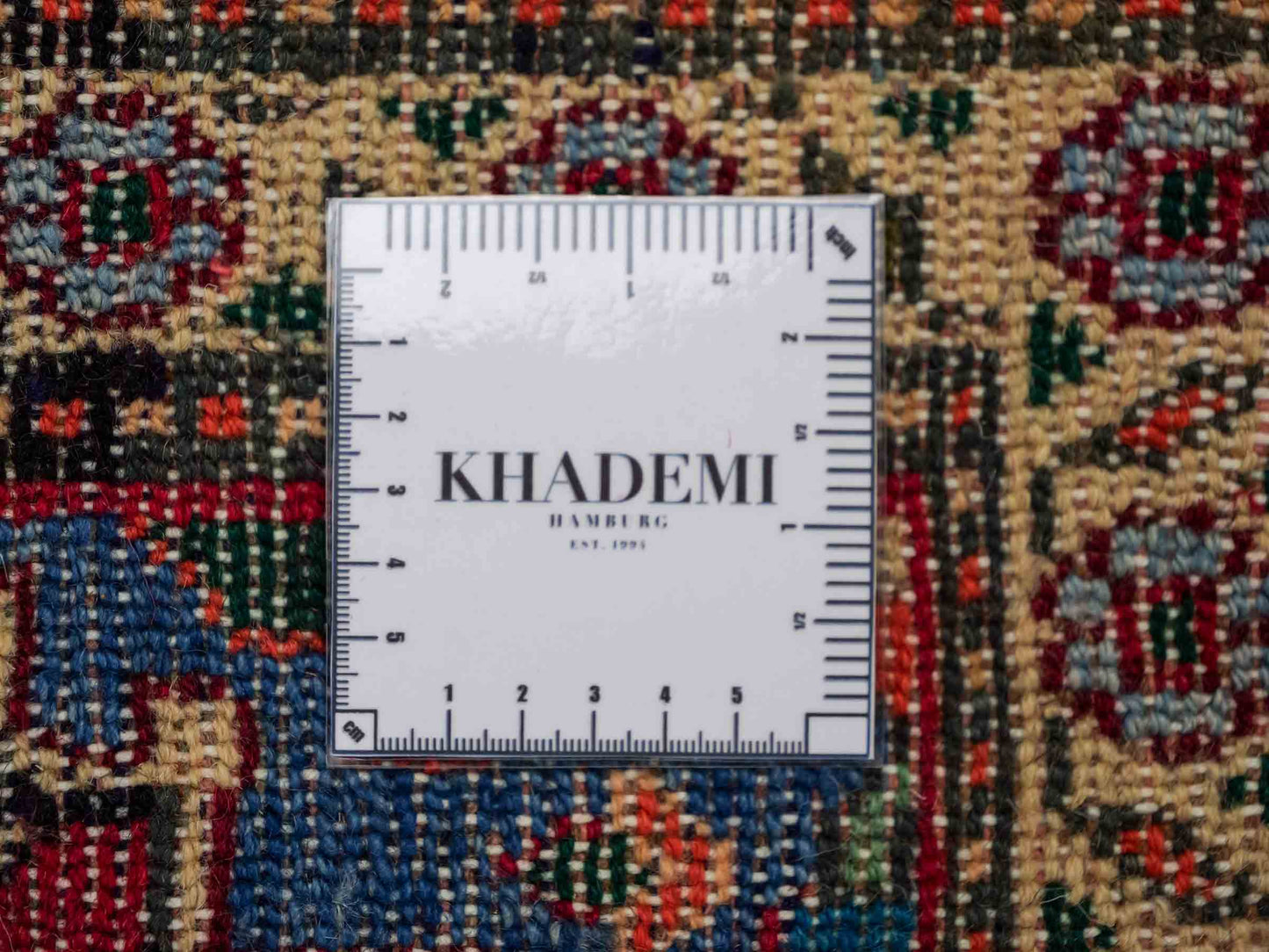 Handgeknüpfter, persischer Hamedan Dorfteppich aus Wolle von Khademi. Größe: 78 x 53 cm. Farbe: Rot. Verkauf durch JUPITER Intl.