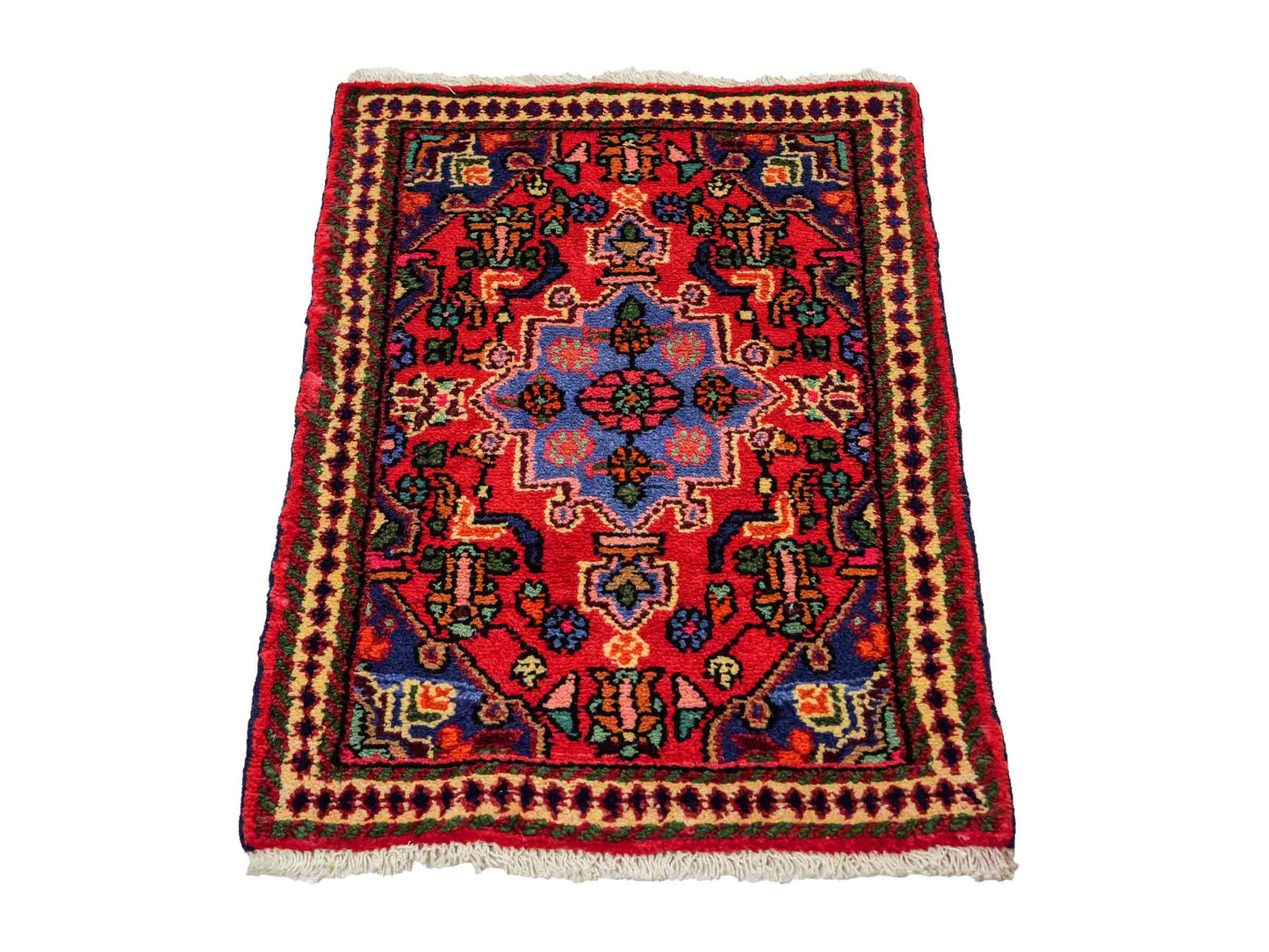 Handgeknüpfter, persischer Hamedan Dorfteppich aus Wolle von Khademi. Größe: 81 x 55 cm. Farbe: Rot. Verkauf durch JUPITER Intl.