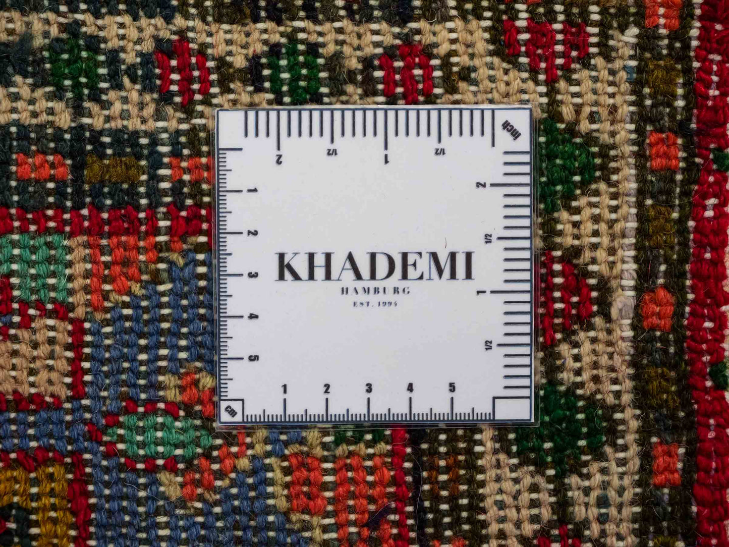 Handgeknüpfter, persischer Hamedan Dorfteppich aus Wolle von Khademi. Größe: 82 x 54 cm. Farbe: Rot. Verkauf durch JUPITER Intl.