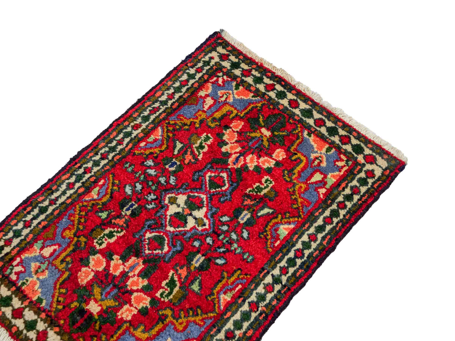 Handgeknüpfter, persischer Hamedan Dorfteppich aus Wolle von Khademi. Größe: 82 x 54 cm. Farbe: Rot. Verkauf durch JUPITER Intl.