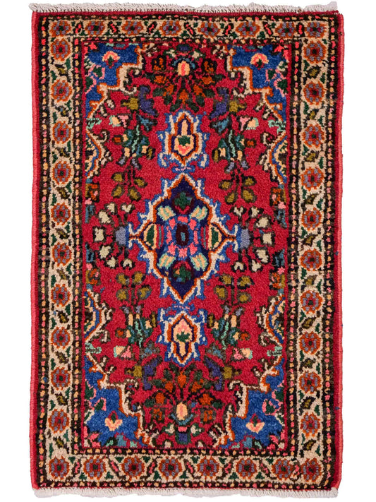 Handgeknüpfter, persischer Hamedan Dorfteppich aus Wolle von Khademi. Größe: 82 x 55 cm. Farbe: Rot. Verkauf durch JUPITER Intl.