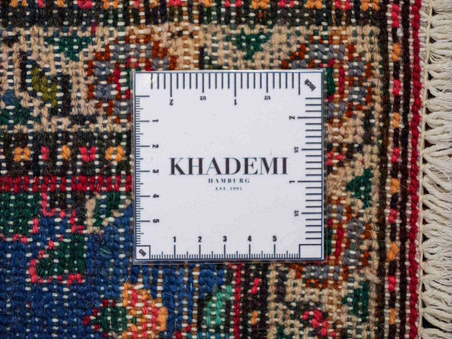 Handgeknüpfter, persischer Hamedan Dorfteppich aus Wolle von Khademi. Größe: 82 x 55 cm. Farbe: Rot. Verkauf durch JUPITER Intl.