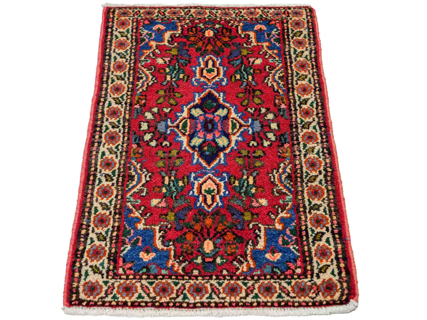 Handgeknüpfter, persischer Hamedan Dorfteppich aus Wolle von Khademi. Größe: 82 x 55 cm. Farbe: Rot. Verkauf durch JUPITER Intl.