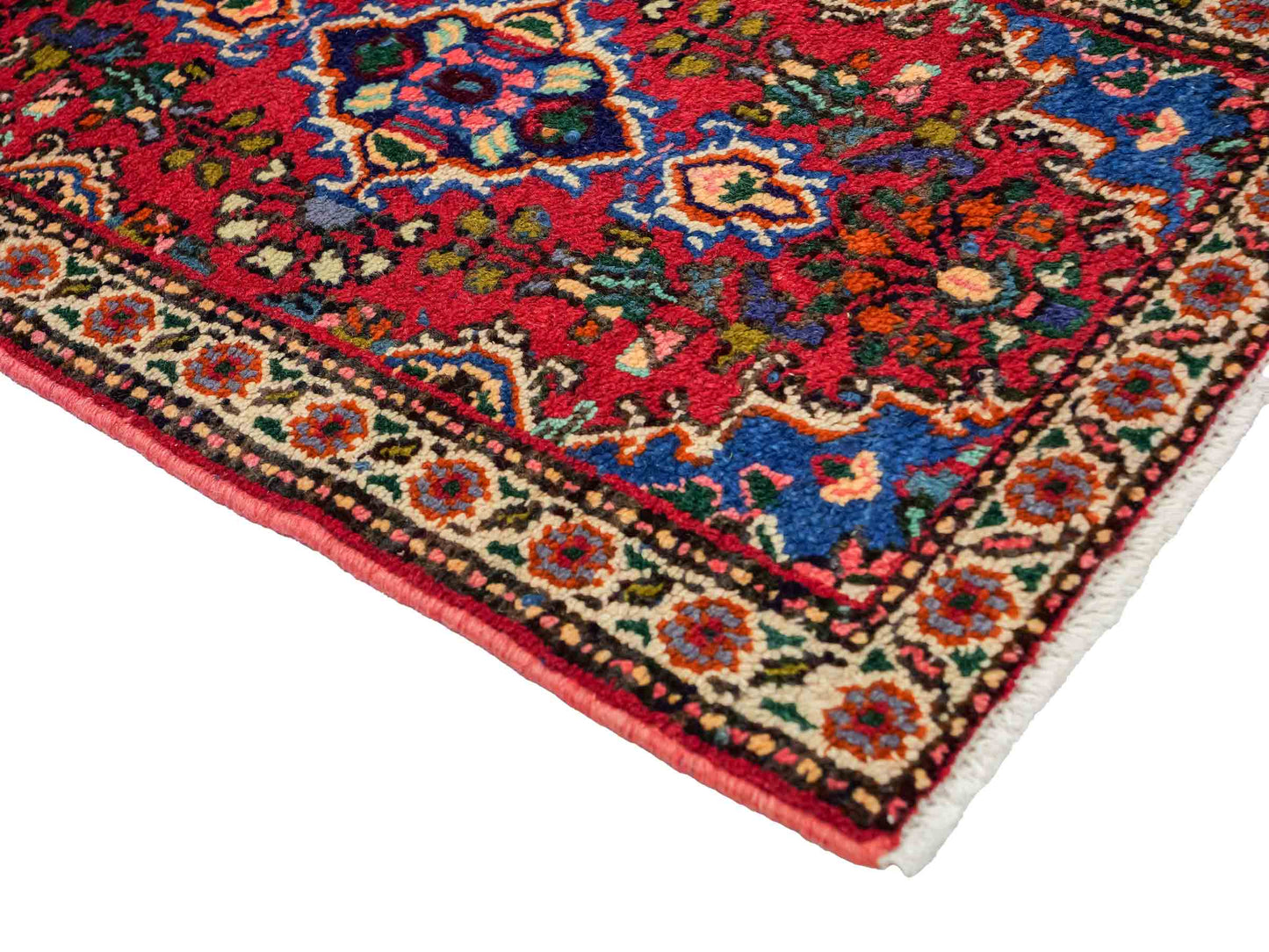 Handgeknüpfter, persischer Hamedan Dorfteppich aus Wolle von Khademi. Größe: 82 x 55 cm. Farbe: Rot. Verkauf durch JUPITER Intl.
