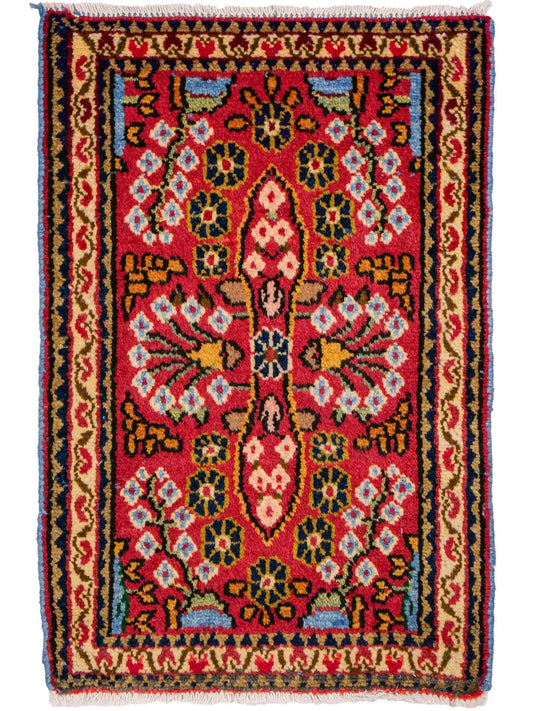 Handgeknüpfter, persischer Hamedan Dorfteppich aus Wolle von Khademi. Größe: 83 x 57 cm. Farbe: Rot. Verkauf durch JUPITER Intl.