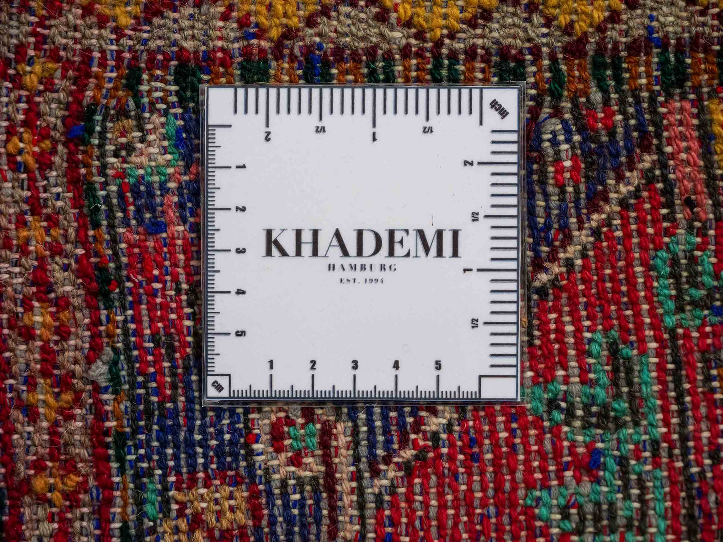 Handgeknüpfter, persischer Hamedan Dorfteppich aus Wolle von Khademi. Größe: 86 x 61 cm. Farbe: Rot. Verkauf durch JUPITER Intl.