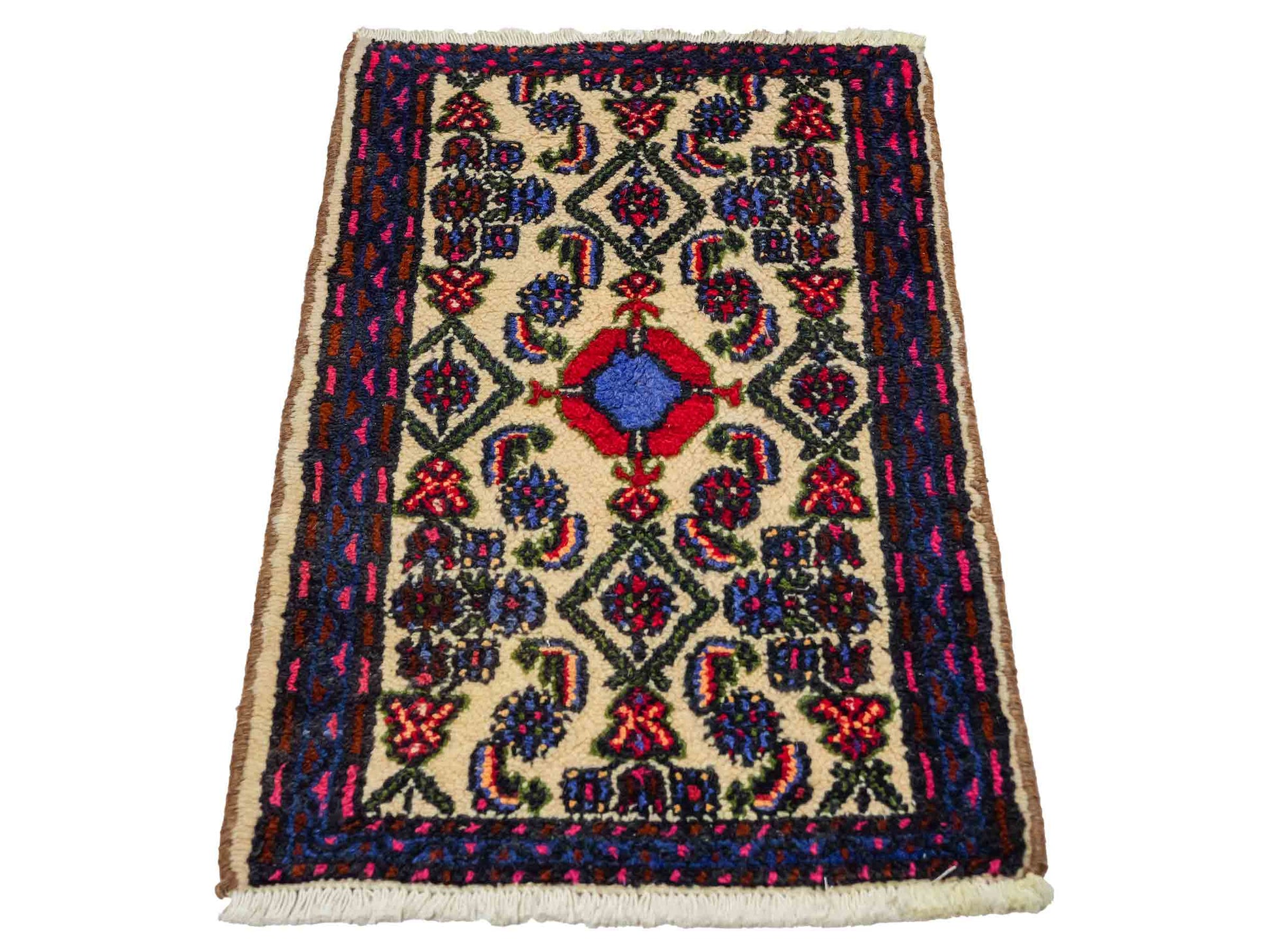 Handgeknüpfter, persischer Hamedan Dorfteppich aus Wolle von Khademi. Größe: 87 x 54 cm. Farbe: Cremeweiß, blau. Verkauf durch JUPITER Intl.