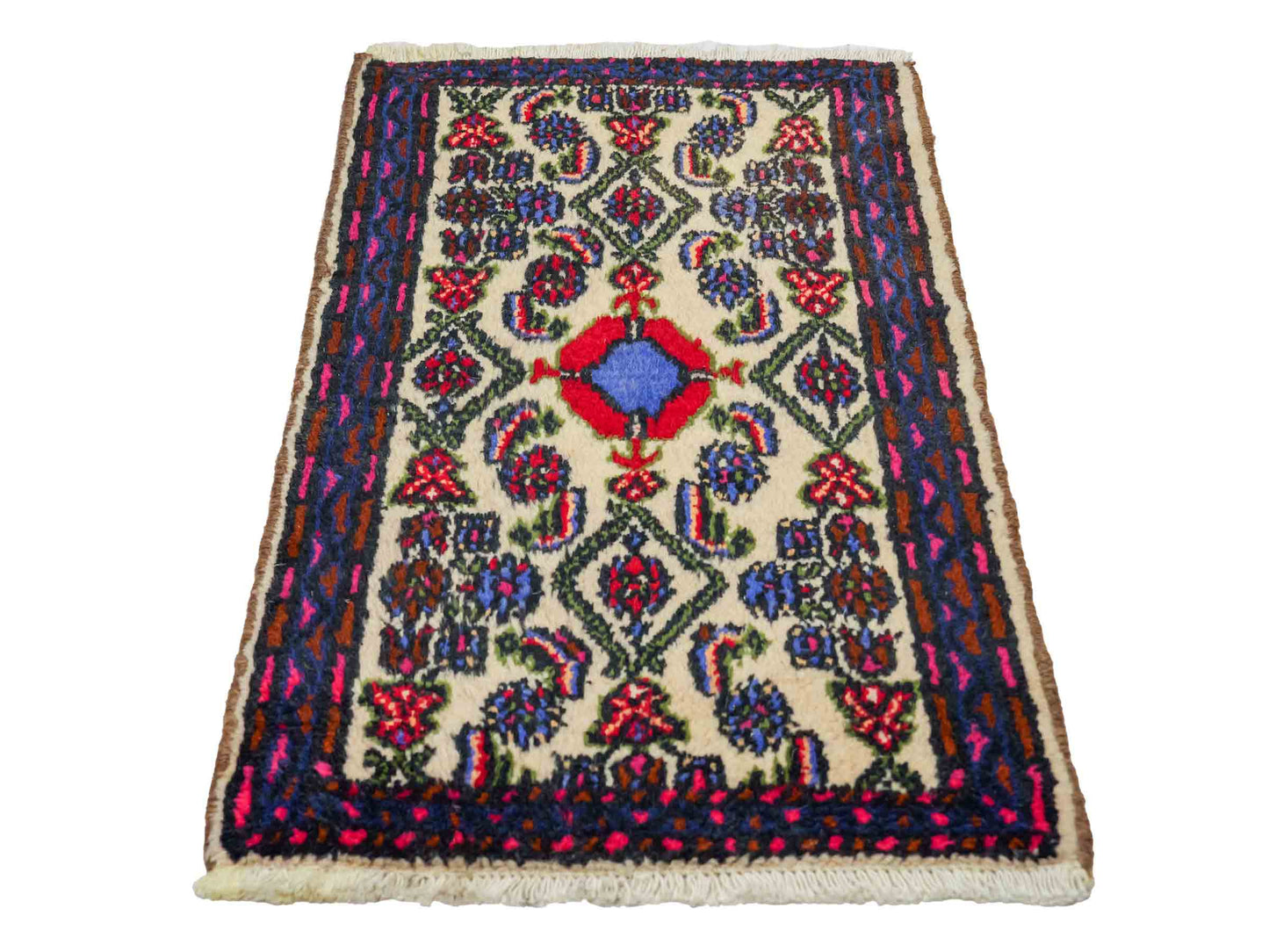Handgeknüpfter, persischer Hamedan Dorfteppich aus Wolle von Khademi. Größe: 87 x 54 cm. Farbe: Cremeweiß, blau. Verkauf durch JUPITER Intl.
