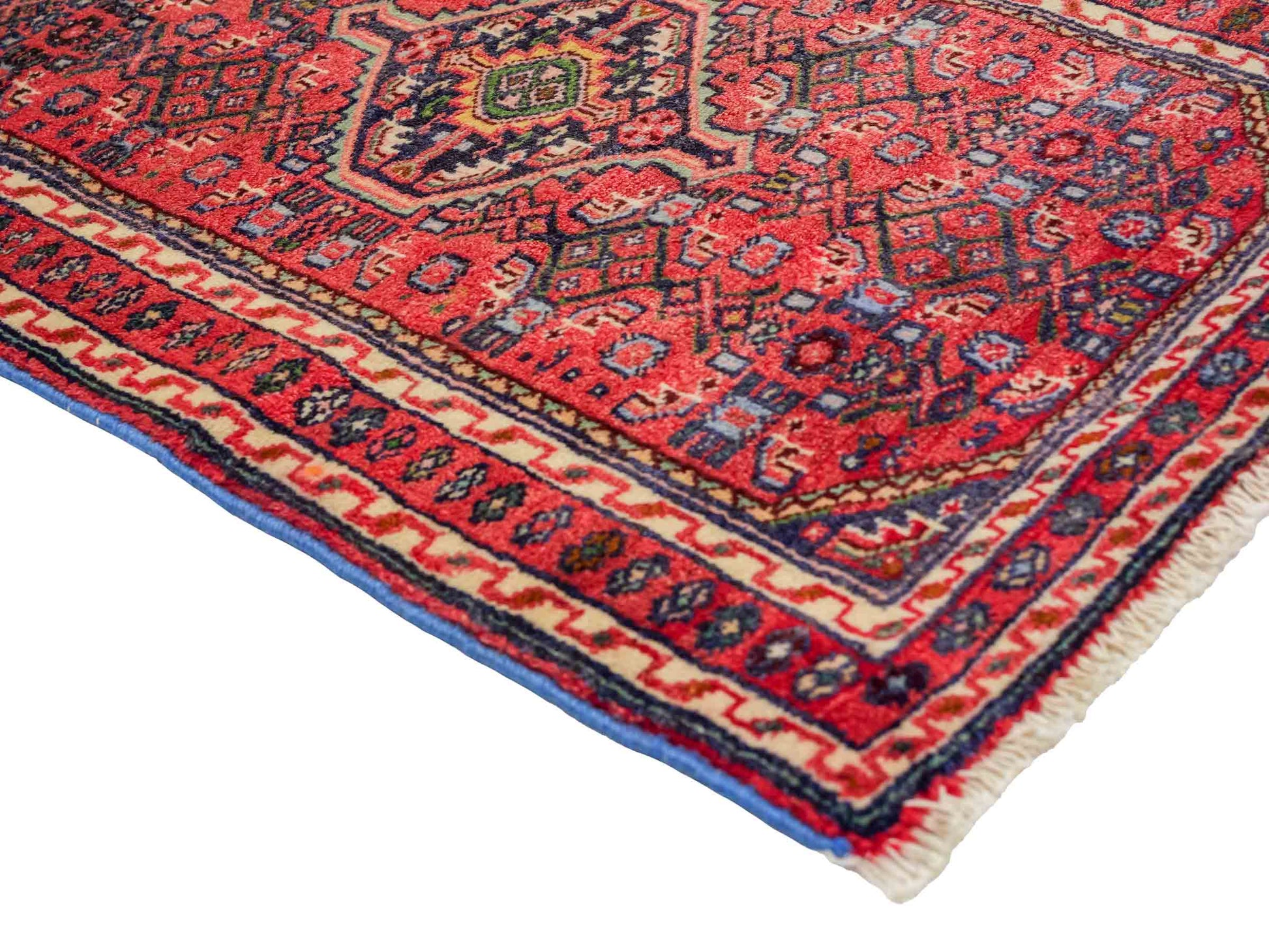 Handgeknüpfter, persischer Hamedan Dorfteppich aus Wolle von Khademi. Größe: 91 x 64 cm. Farbe: Rot. Verkauf durch JUPITER Intl.