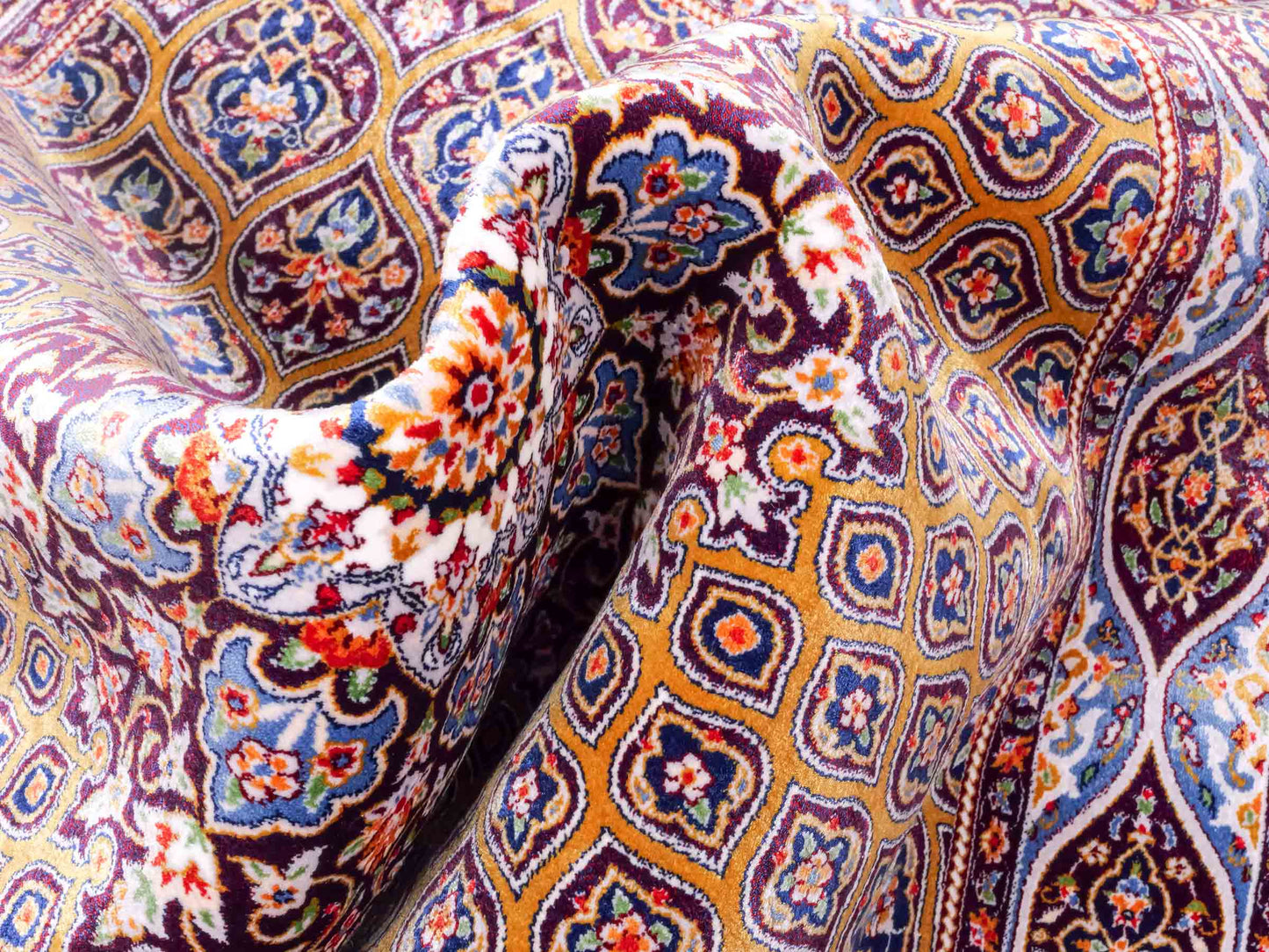 Ghom Maschinenteppich "Ardashir" 120 x 80 cm aus pflanzlicher Seide (Viskose) mit Gumbad-Medaillon, Lila-Violett. Teppichnummer: V5AE096M. Persian Luxury Collection by Khademi. Made in Iran / Persia – Vertrieb durch JUPITER Intl.