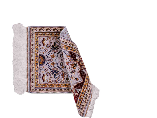 Ghom Maschinenteppich "Azar" 55 x 37 cm aus pflanzlicher Seide (Viskose) mit Allover-Design, Silber-Grau. Teppichnummer: V12SV020H. Persian Luxury Collection by Khademi. Made in Iran / Persia – Vertrieb durch JUPITER Intl.