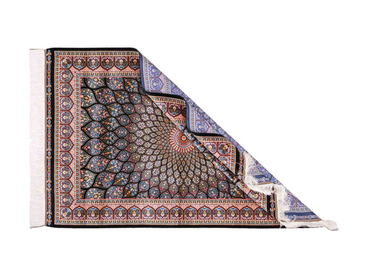 Ghom Maschinenteppich "Goshasp" 150 x 100 cm, mit Medaillon, aus pflanzlicher Seide (Viskose), Schwarz-Grün-Mehrfarbig. Teppichnummer: V40BK150H. Persian Luxury Collection by Khademi. Made in Iran / Persia – Vertrieb durch JUPITER Intl.