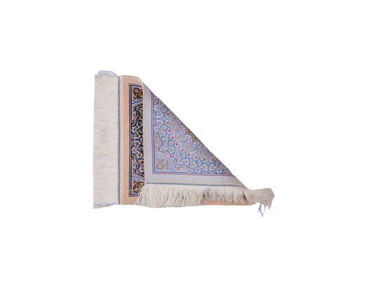 Ghom Maschinenteppich "Zal" 40 x 40 cm, mit Medaillon, Beige, aus pflanzlicher Seide (Viskose), Hand-Finished. Teppichnummer: V93BG016H. Persian Luxury Collection by Khademi. Made in Iran / Persia – Vertrieb durch JUPITER Intl.