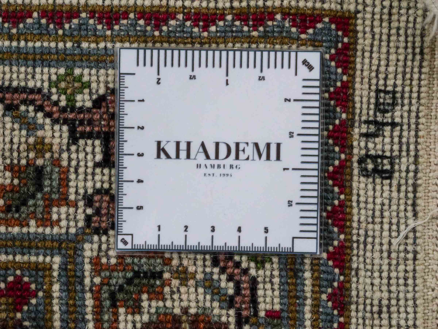 Handgeknüpfter Indo Täbriz Mahi Läufer-Orientteppich von Khademi aus Wolle, creme, beige. Klassisches Medaillon-Design. Von Hand geknüpft in Indien. Größe: 405 cm x 80 cm. Teppichnummer: RB3-1061. Verkauf durch Jupiter Intl.