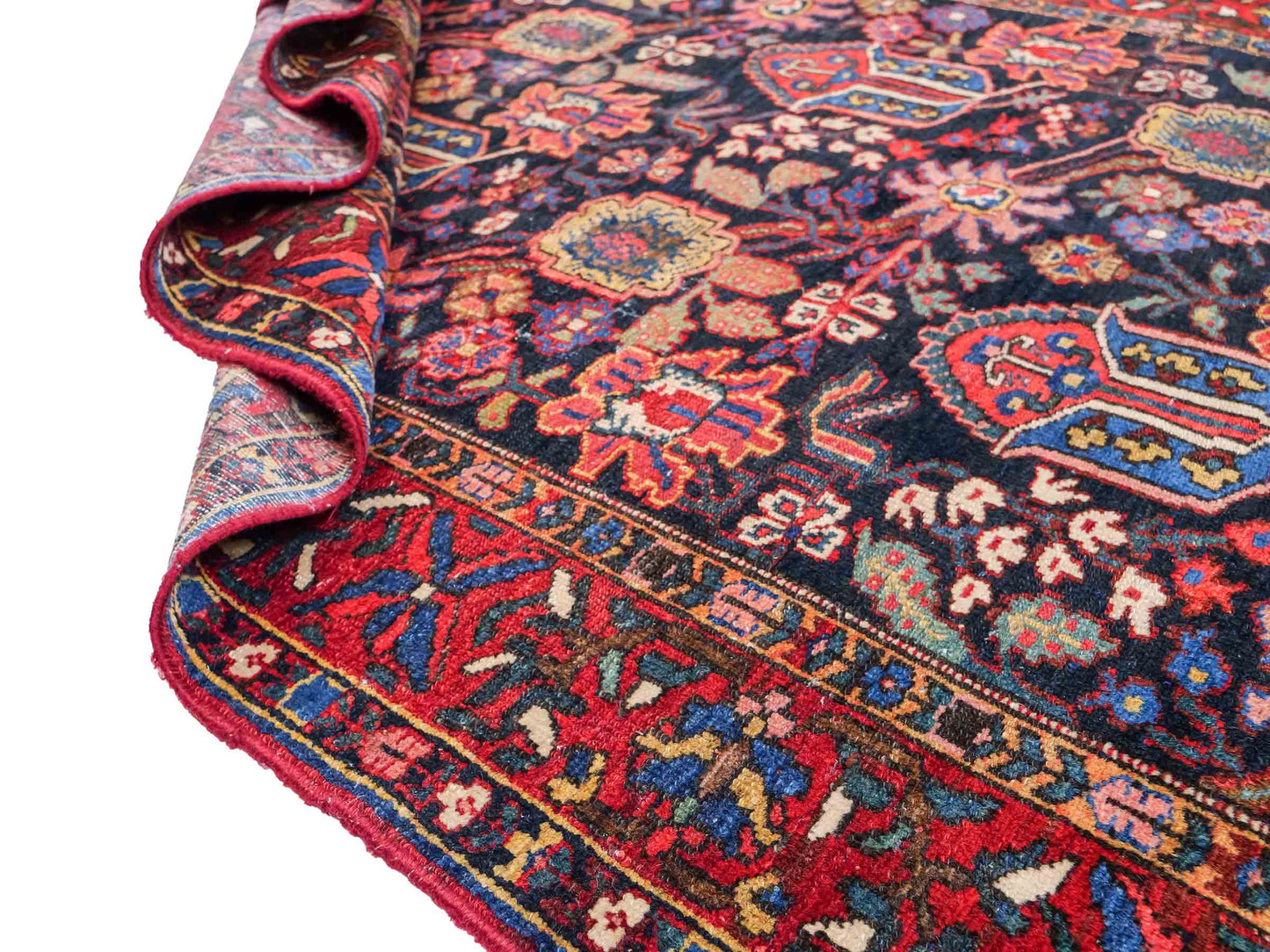 Sehr feiner, handgeknüpfter, antiker, persischer Bakhitar Farahan Nomadenteppich aus Wolle von Khademi. Farbe: Blau, rot. Größe: 196 x 130 cm. Vertrieb durch JUPITER Intl.