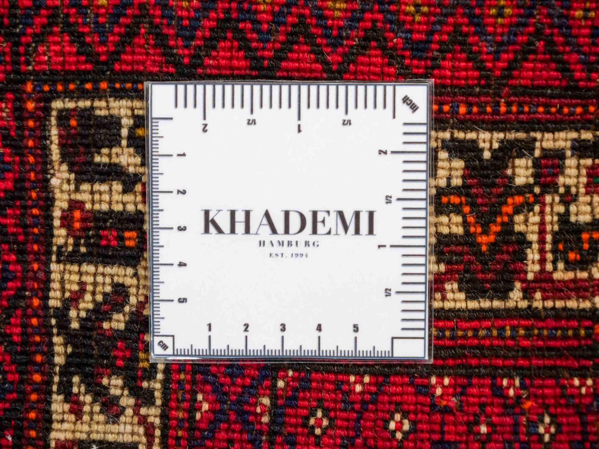 Antiker, handgeknüpfter, afghanischer Belutsch Nomadenteppich aus Wolle von Khademi. Größe: 100 x 76 cm. Farbe: Rot Verkauf durch JUPITER Intl.
