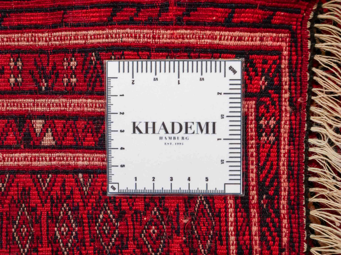 Antiker, handgeknüpfter, afghanischer Belutsch Nomadenteppich aus Wolle von Khademi. Größe: 111 x 73 cm. Farbe: Rot. Verkauf durch JUPITER Intl.
