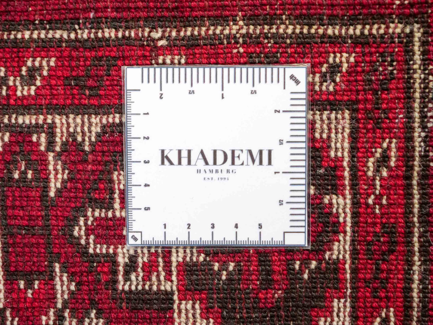 Antiker, handgeknüpfter, afghanischer Belutsch Nomadenteppich aus Wolle von Khademi. Größe: 112 x 85 cm. Farbe: Rot. Verkauf durch JUPITER Intl.