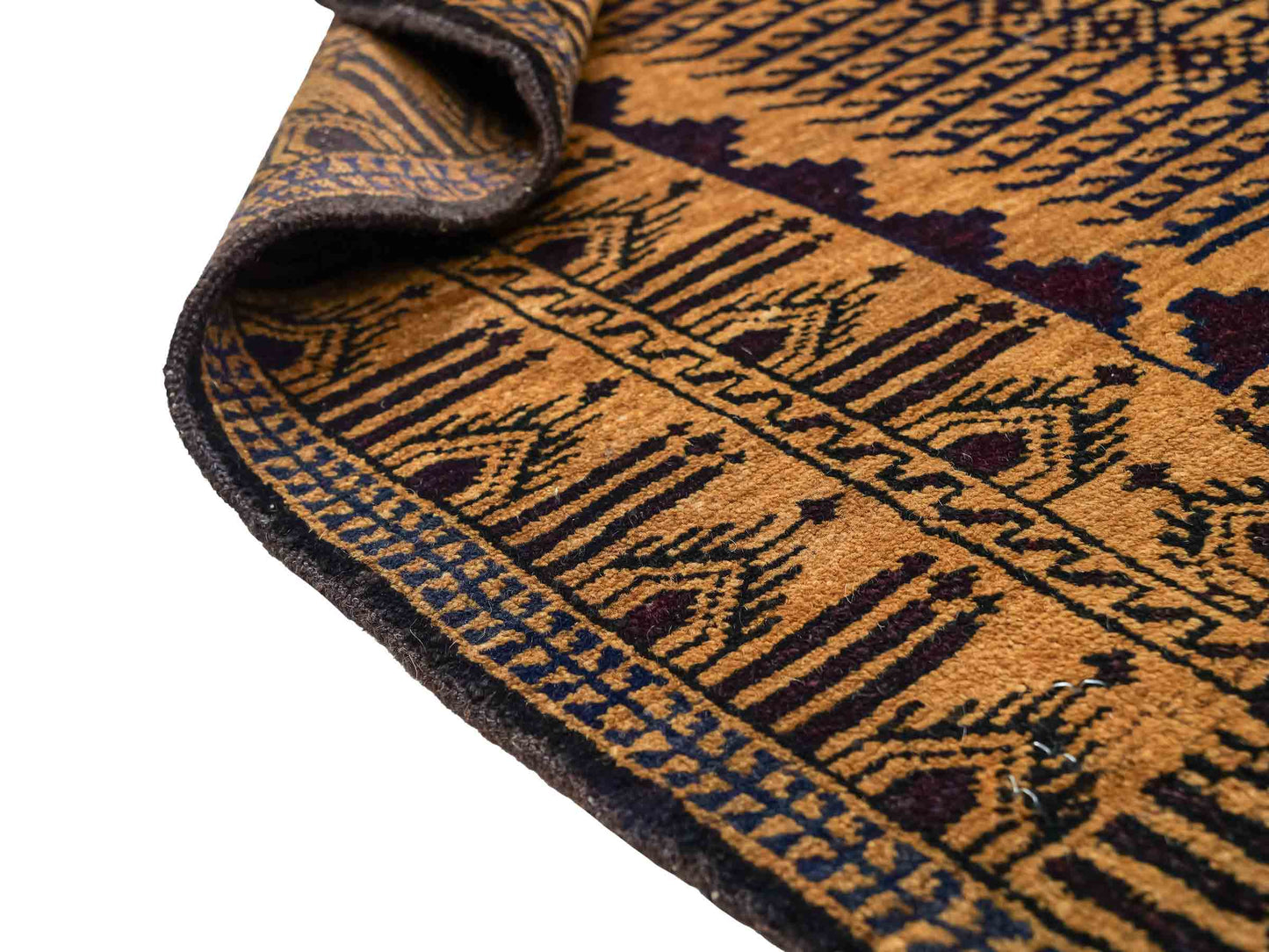 Antiker, handgeknüpfter, afghanischer Belutsch Nomadenteppich aus Wolle von Khademi. Größe: 123 x 80 cm. Farbe: Gold, beige, braun. Verkauf durch JUPITER Intl.