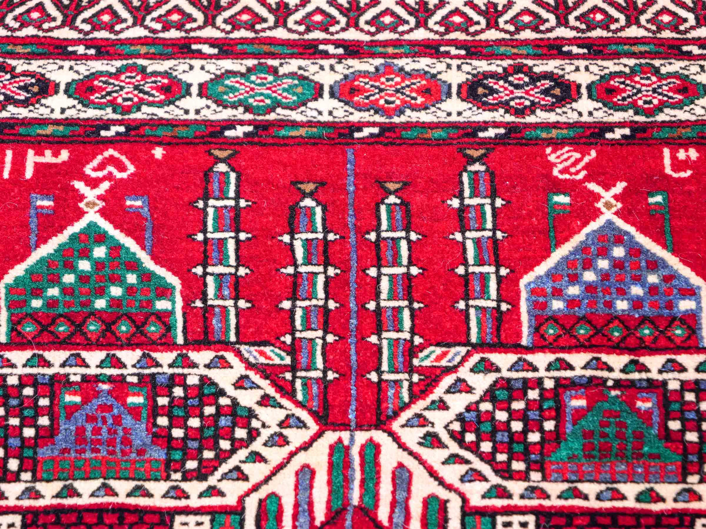 Antiker, handgeknüpfter, afghanischer Belutsch Nomadenteppich aus Wolle von Khademi. Größe: 125 x 91 cm. Farbe: Rot. Verkauf durch JUPITER Intl.
