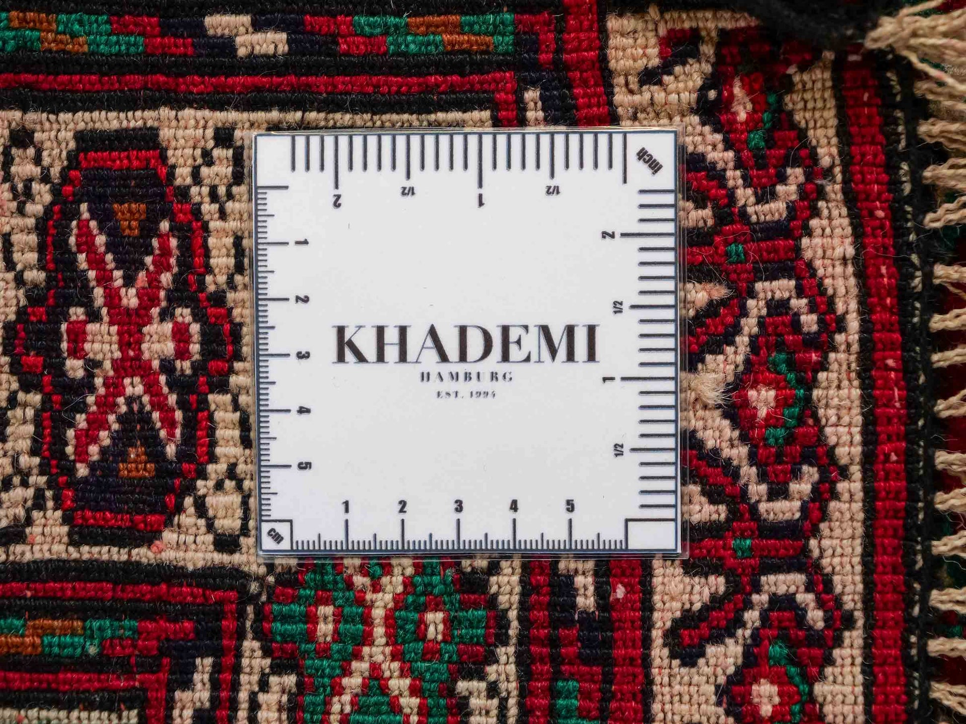 Antiker, handgeknüpfter, afghanischer Belutsch Nomadenteppich aus Wolle von Khademi. Größe: 125 x 91 cm. Farbe: Rot. Verkauf durch JUPITER Intl.