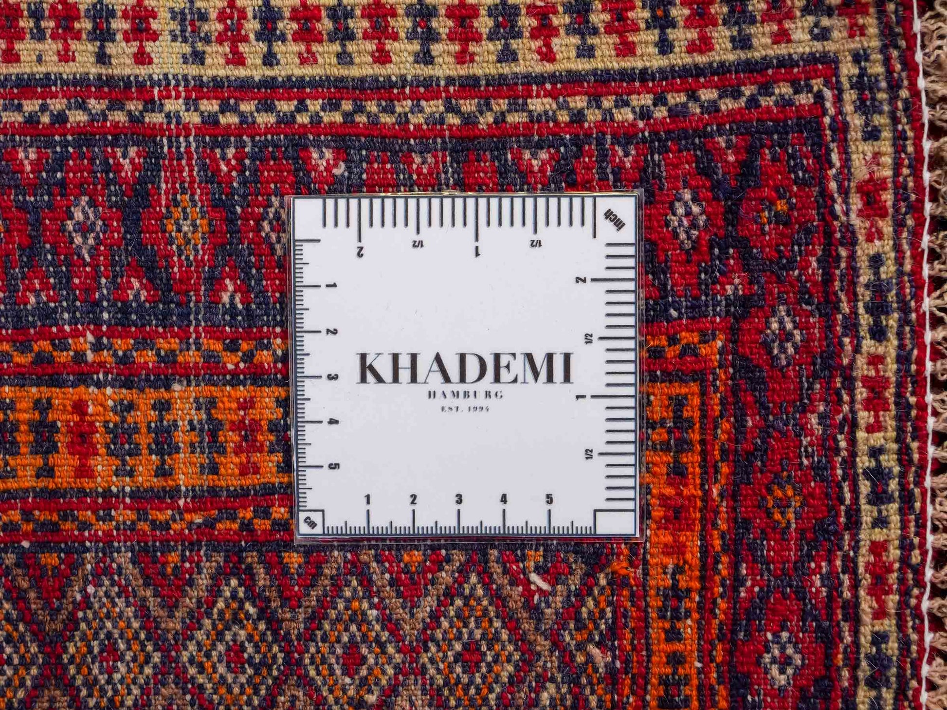 Antiker, handgeknüpfter, afghanischer Belutsch Nomadenteppich aus Wolle von Khademi. Größe: 127 x 91 cm. Farbe: Rot Verkauf durch JUPITER Intl.