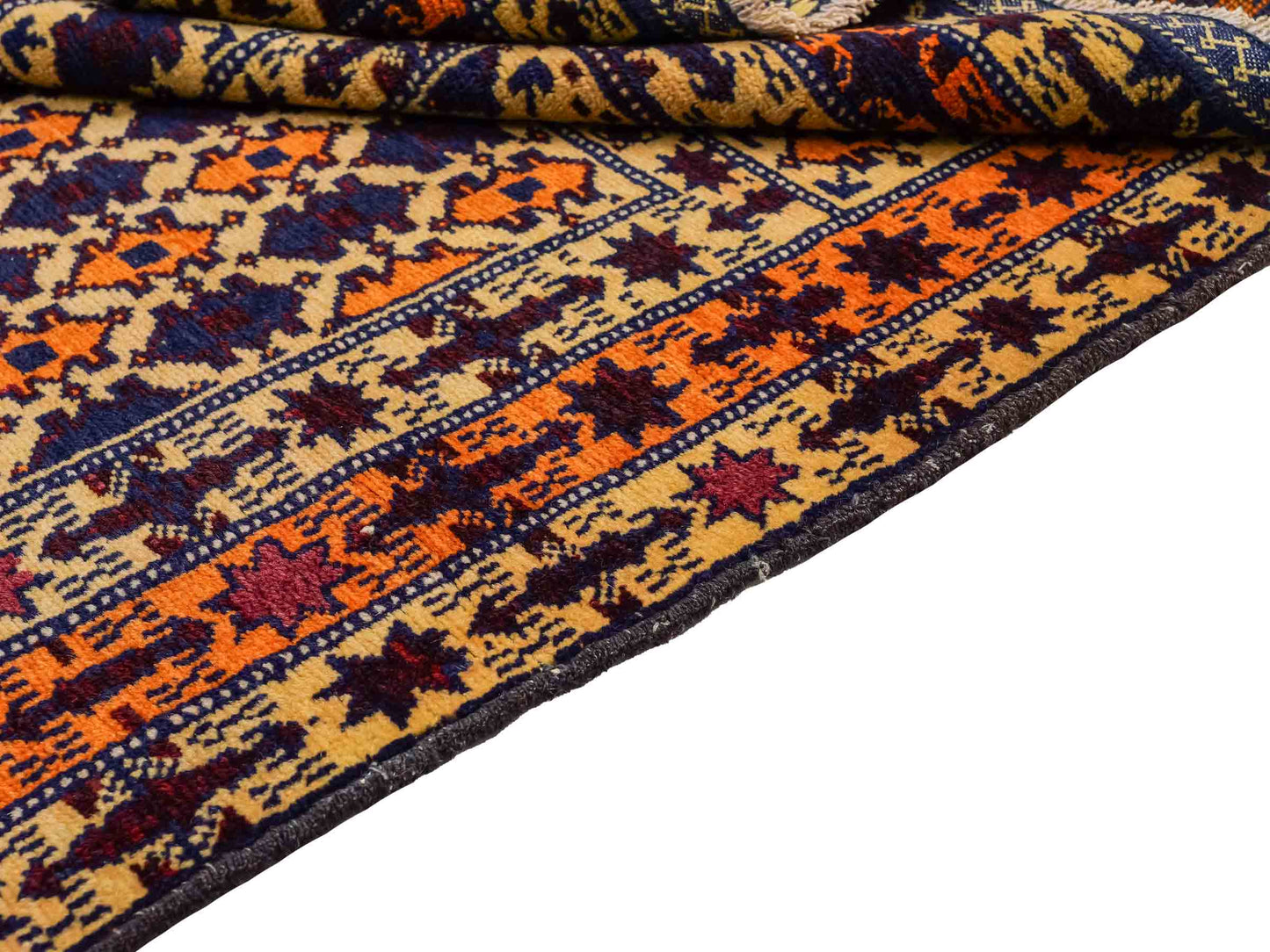 Antiker, handgeknüpfter, afghanischer Belutsch Nomadenteppich aus Wolle von Khademi. Größe: 132 x 84 cm. Farbe: Beige, orange, blau. Verkauf durch JUPITER Intl.