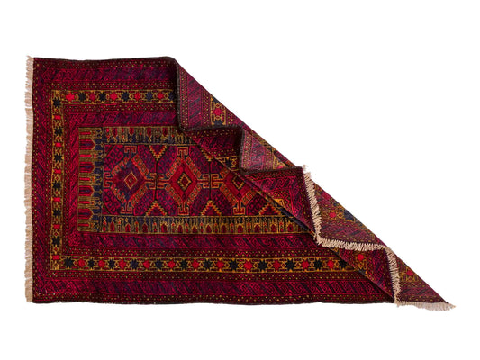 Antiker, handgeknüpfter, afghanischer Belutsch Nomadenteppich aus Wolle von Khademi. Größe: 135 x 83 cm. Farbe: Rot, blau, gold. Verkauf durch JUPITER Intl.
