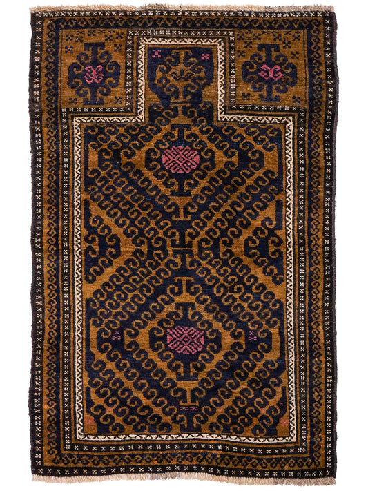 Antiker, handgeknüpfter, afghanischer Belutsch Nomadenteppich aus Wolle von Khademi. Größe: 136 x 80 cm. Farbe: Blau, gold. Verkauf durch JUPITER Intl.